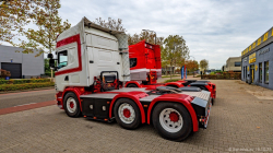 20251019-Tom-Holding-00188